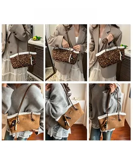 Détails du sac cabas rétro avec imprimé léopard, bordure en fausse fourrure et pompon