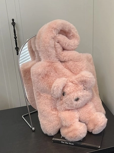 Sac à épaule en fausse fourrure rose avec pendentif ours 3D pour l'automne-hiver