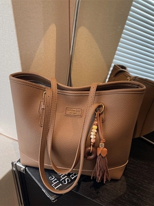 Women Vintage PU Leather Large Tote Bag Lychee Pattern Shoulder Bag For Commuting Daily Work With Tassel Beaded Charm