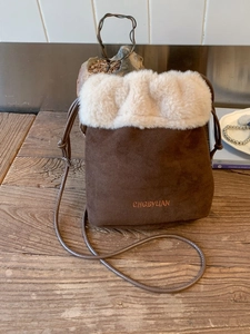 Women Retro Suede Texture PU Bucket Bag With Artificial Fur Trim Autumn Winter Crossbody Shoulder Bag Drawstring Small Tote