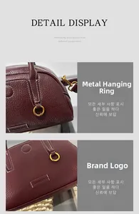 Dettagli della borsa in pelle bordeaux con anelli dorati e placca con logo del marchio
