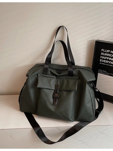 Minimalist olive green travel bag with large capacity and adjustable shoulder strap