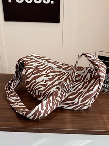 Modieuze crossbodytas met zebraprint met verstelbare schouderriem en zilveren ritssluiting