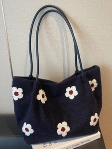 Women Floral Woolen Tote Bag Large Capacity Embroidered Casual Shoulder Bag Autumn Winter Contrast Color Fashion Handbag