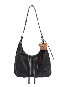 Grand sac à bandoulière hobo noir avec pompons et pendentif ours en peluche
