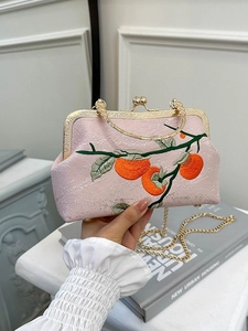 Sac Bandoulière Style Chinois Vintage Brodé Kaki Avec Fermoir à Baiser Tissu en Satin Sac Coquille Avec Chaîne en Métal pour Femmes Mariage Fête