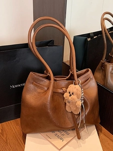 Vintage Large Capacity PU Leather Tote Bag For Women Retro Casual Shoulder Bag With Plush Pendant Commuter Handbag For Daily