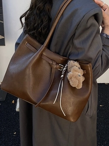 Retro brown large capacity tote bag for women with plush bear charm and long straps