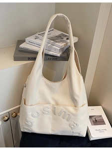 Sac fourre-tout minimaliste en toile blanc cassé avec lettres 3D et poches avant