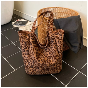 Detail of leopard print tote bag with thick canvas texture and large capacity structure