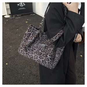 Detail of leopard print tote bag featuring metallic chain and Peach & Bags logo strap