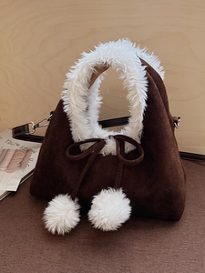 Sac fourre-tout en daim marron avec poignée en fausse fourrure et pompons en peluche