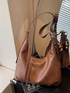 Retro brown large capacity hobo bag with moon shape and wooden bead tassel detail