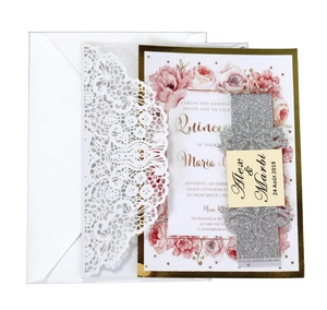 Lot d'invitations en dentelle découpée au laser avec bandeau argenté pailleté et fleurs