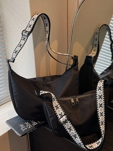 Women Lightweight Nylon Crescent Crossbody Bag Trendy Wide Strap Dumpling Shoulder Bag Casual Travel Messenger Purse Black