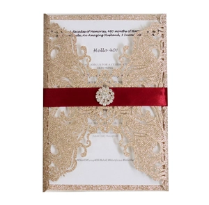 Invitation laser pailletée champagne pour 40 ans avec ruban rouge et strass étincelant