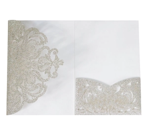 Pochette d'invitation de mariage en dentelle découpée au laser avec paillettes argentées