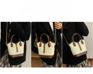 Vues détaillées du sac seau bicolore vintage porté en bandoulière, à l'épaule et à la main