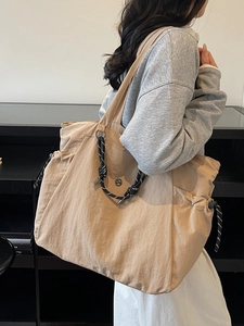 Borsa tote beige in nylon con tasche a coulisse e dettaglio decorativo in corda nera