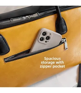 Détail de la poche latérale zippée du sac cabas bicolore avec rangement pour téléphone