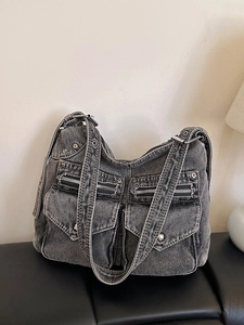 Grand sac cabas rétro en denim gris avec plusieurs poches et rivets argentés
