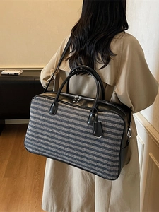 Grand sac de voyage en toile rayée avec poignées en cuir et motif tissé bleu marine