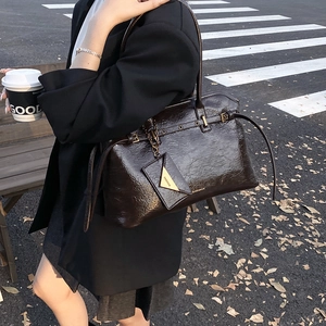 Minimalist large capacity dark brown tote bag with vintage crackle texture for women