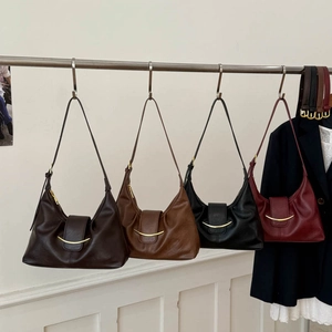 Sac Hobo Sous Le Bras En Cuir PU Pour Femmes Forme De Croissant Avec Boucle En Métal Doré Rétro Minimaliste Niche Sac Bandoulière
