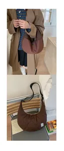 Dettaglio di una borsa a mezzaluna trapuntata marrone scuro con tracolla regolabile