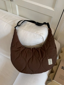 Borsa a Tracolla Trapuntata a Mezzaluna Grande Capacità Donna Casual Moda Pendolare Tinta Unita Cerniera Hobo Borsa in Tessuto