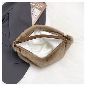 Détails du sac fourre-tout en fausse fourrure kaki avec bandoulière en cuir PU brun