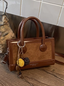 Vintage PU Leder Spleißen Quadratische Umhängetasche Für Damen Trendiges Nischen Design Handtasche Mit Schultergurt Und Pompon Anhänger