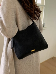 Retro black matte bucket bag for women with gold oval hardware and large capacity