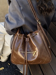 Retro brown large capacity quilted bucket backpack in glossy leather for casual commute