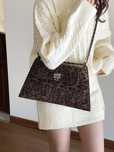 Retro leopard print crossbody bag with metal chain strap and silver buckle closure
