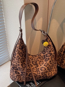 Women Retro Leopard Print Shoulder Bag Large Capacity PU Leather Hobo Tote Crossbody Bag With Pompom Pendant Daily Commute