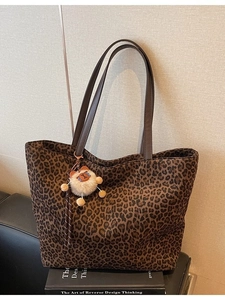 Sac fourre-tout vintage à imprimé léopard avec pendentif ours en peluche pour femmes