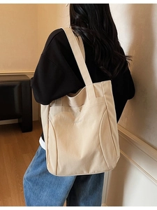 Minimalist cream canvas tote bag with letter embroidery for work or commute