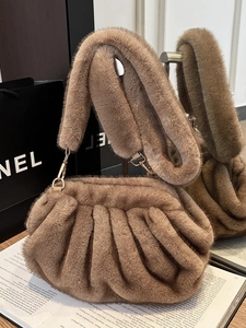 Faux Fur Cloud Shoulder Bag Ruched Pleated Clutch Evening Handbag With Plush Strap Gold Metal Frame For Women Winter Fashion