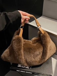 Sac Fourre-Tout en Fausse Fourrure Peluche pour Femmes Hiver Grande Capacité Sac à Épaule Avec Bandoulière Réglable en Cuir PU