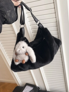 Borsa a Spalla da Donna in Peluche di Ecopelle Morbida Casual Borsa Sottobraccio a Tracolla con Ciondolo a Coniglio Autunno Inverno
