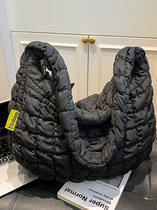 Sac Fourre-tout Matelassé Grande Capacité Mode Couleur Unie Tissu Oxford Sac Bandoulière Sac Nuage pour Femmes Quotidien