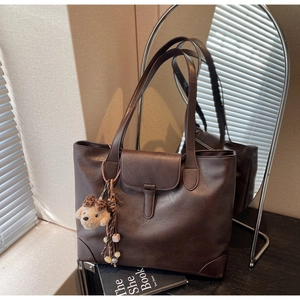 Women Retro Large Capacity PU Leather Tote Bag Vintage Commuter Shoulder Handbag with Pendant Minimalist Top Handle Bag