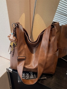 Vintage brown oil wax leather large capacity crossbody bag with cute teddy bear charm
