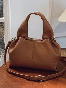 Sac seau vintage en cuir marron caramel à motif litchi avec poignée et bandoulière amovible