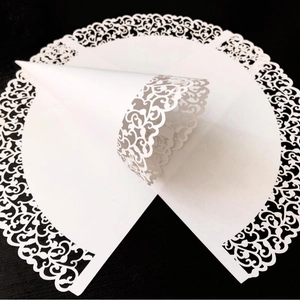 Cônes de Confettis de Mariage en Papier Perlé Découpés au Laser Cônes de Pétales Ajourés pour Décoration de Mariage Cônes en Papier Floral en Dentelle