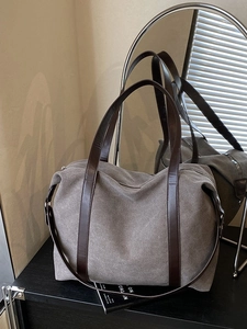 Minimalist large canvas tote bag in dark grey with brown leather straps for autumn fashion