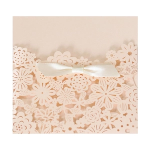 Élégantes Invitations de Mariage Européennes Fleur Découpée au Laser Cartes d'Invitation en Papier Perlé Avec Ruban