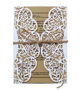 Détail de la couverture découpée au laser avec ficelle de jute sur carte de mariage blanche