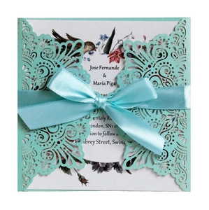 Invitation de mariage découpée au laser bleu sarcelle avec dentelle et ruban de soie